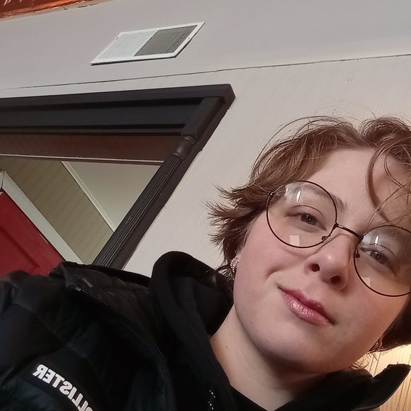 Meet your Posher, Alex - Picture 6 of 8